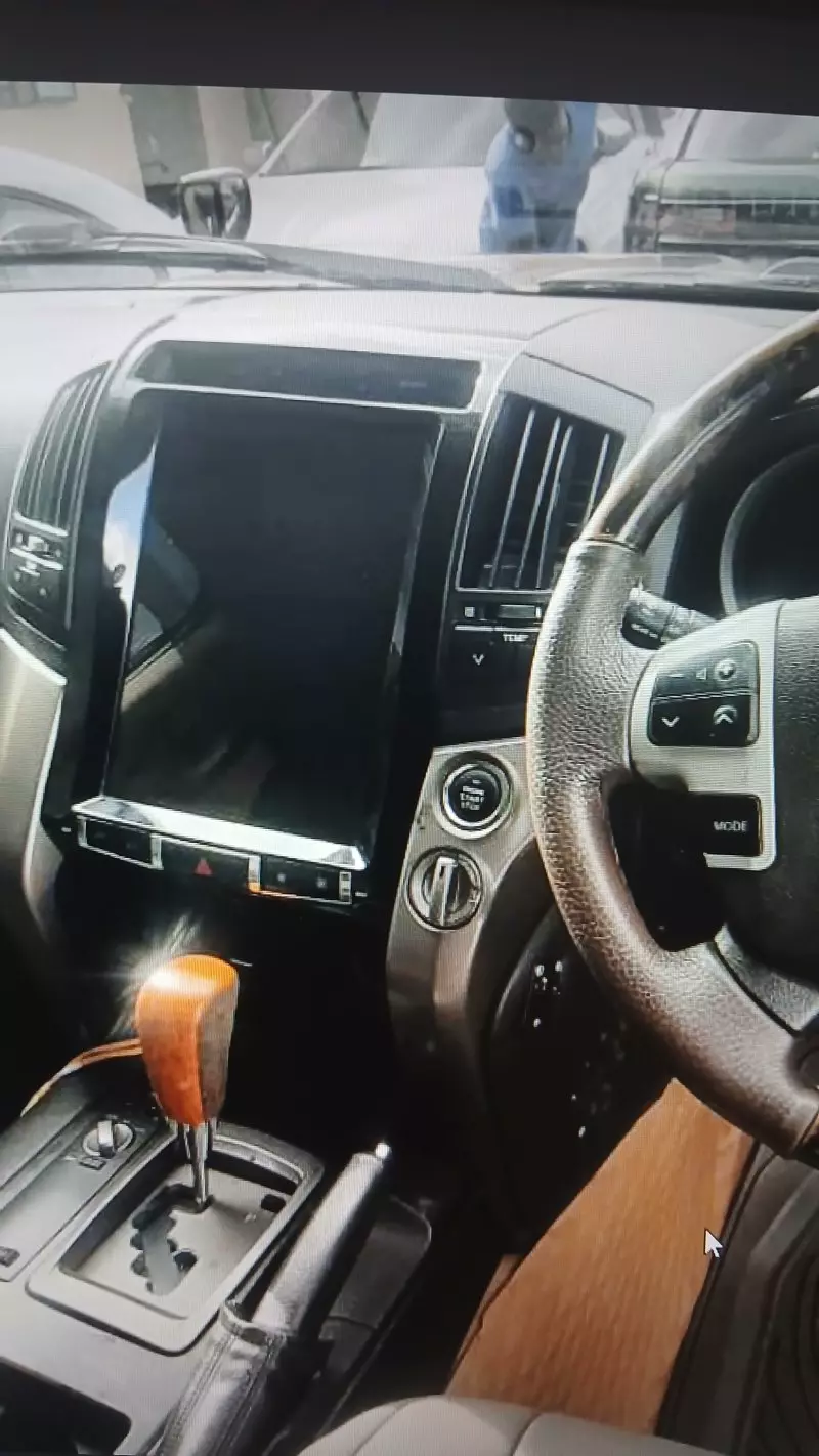 Toyota Land Cruiser V8   - 2012