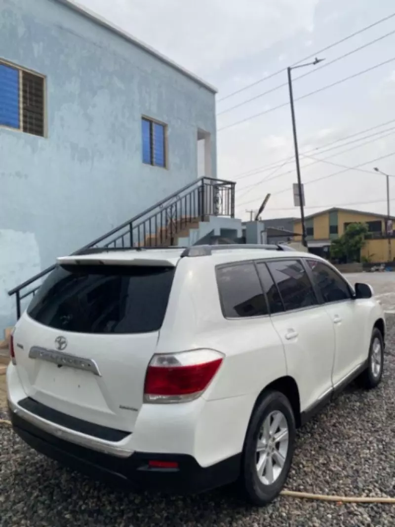 Toyota Highlander   - 2012