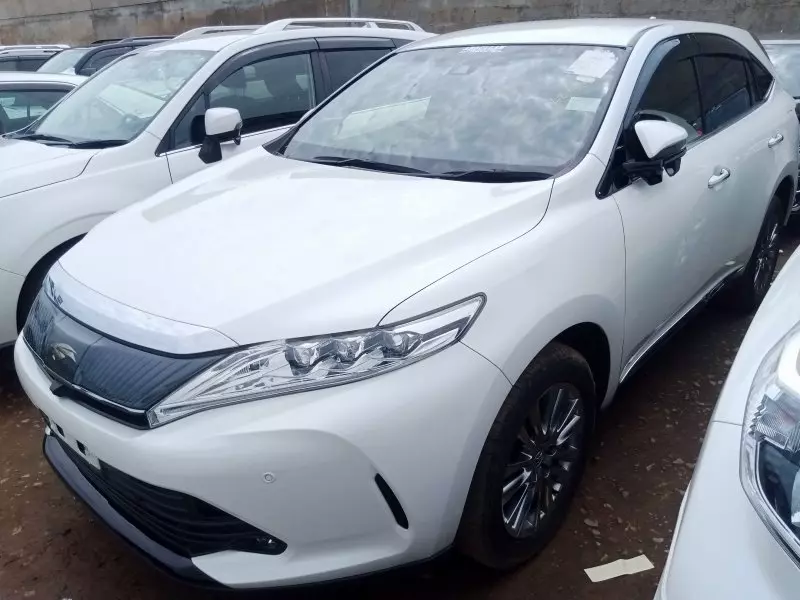 Toyota Harrier   - 2017