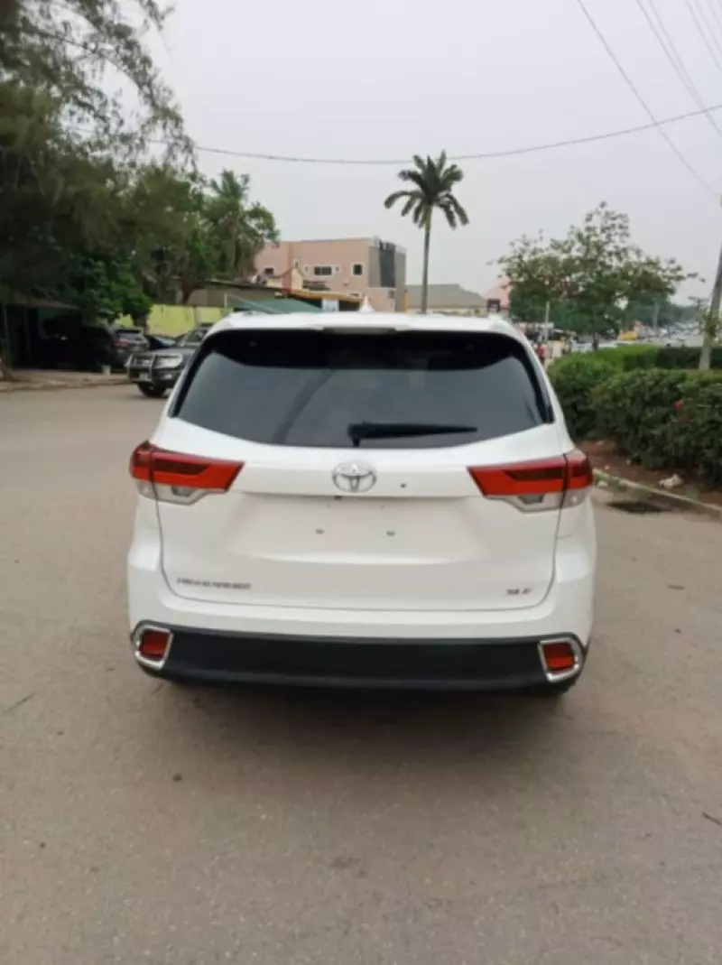 Toyota Highlander   - 2015