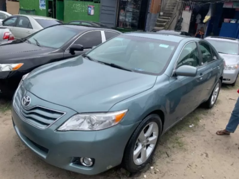 Toyota camry   - 2010