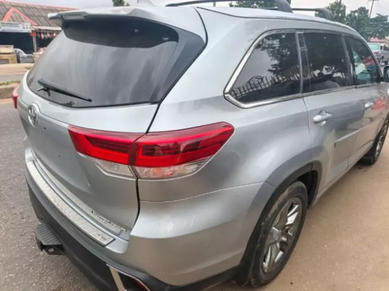 Toyota Highlander   - 2017