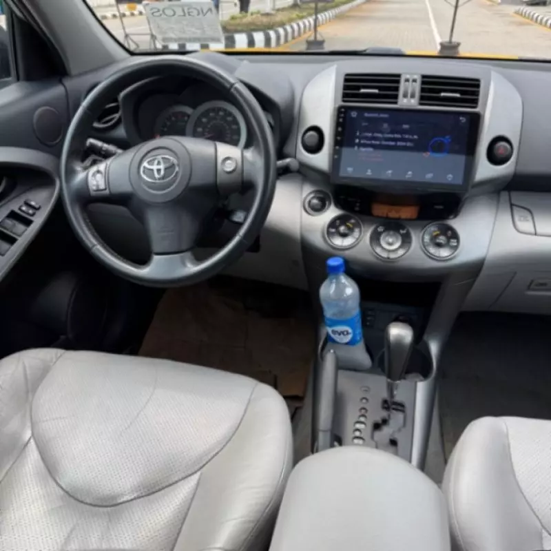 Toyota RAV4   - 2010