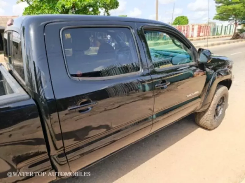 Toyota Tacoma   - 2011
