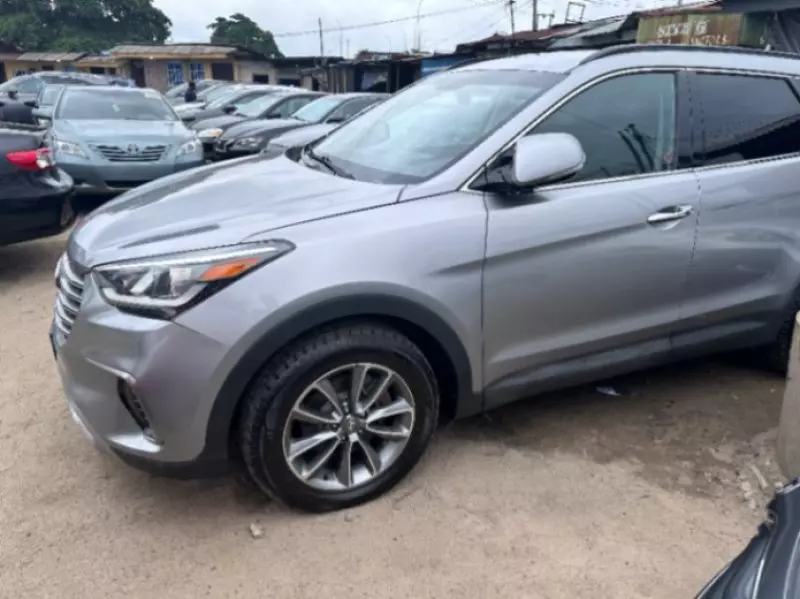 Hyundai Santa Fe   - 2017