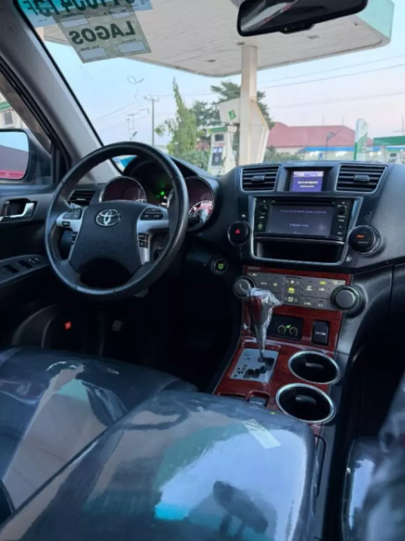 Toyota Highlander   - 2013
