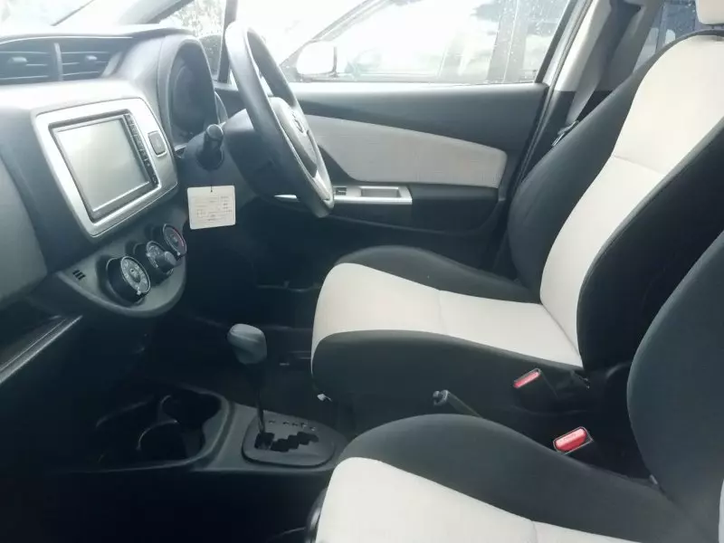 Toyota Vitz   - 2016