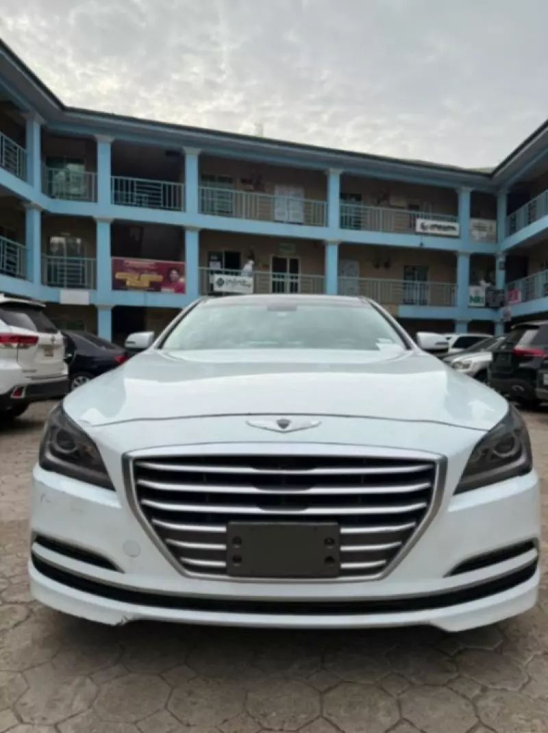 Hyundai Genesis - 2015