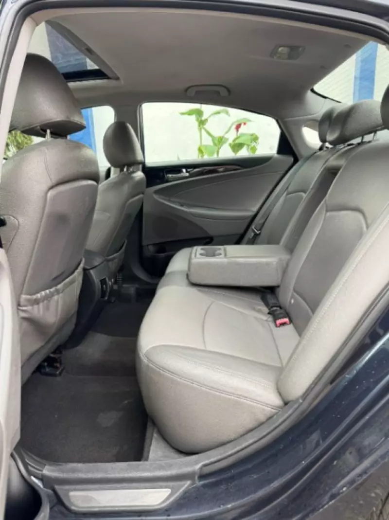 Hyundai Sonata   - 2011