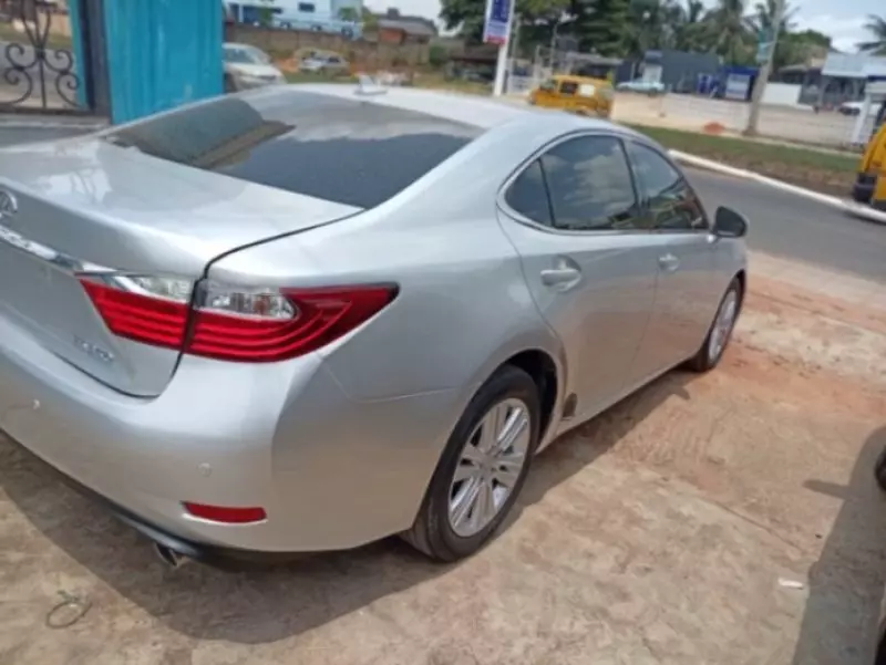 Lexus ES   - 2014