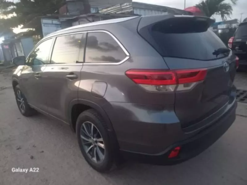 Toyota Highlander   - 2017