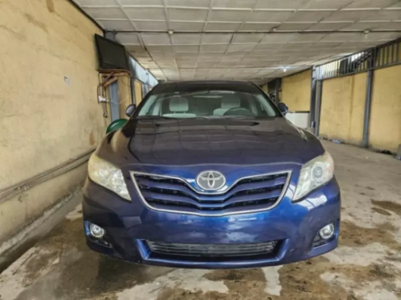 Toyota Camry   - 2010
