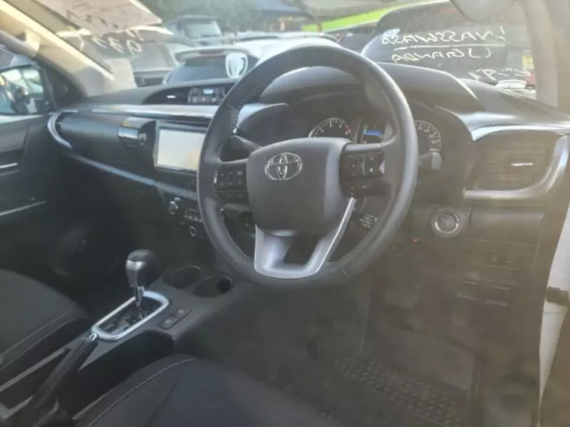 Toyota Hilux   - 2020
