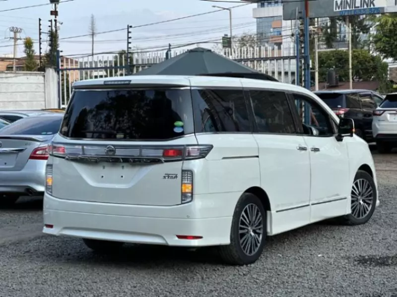 Nissan Elgrand   - 2018