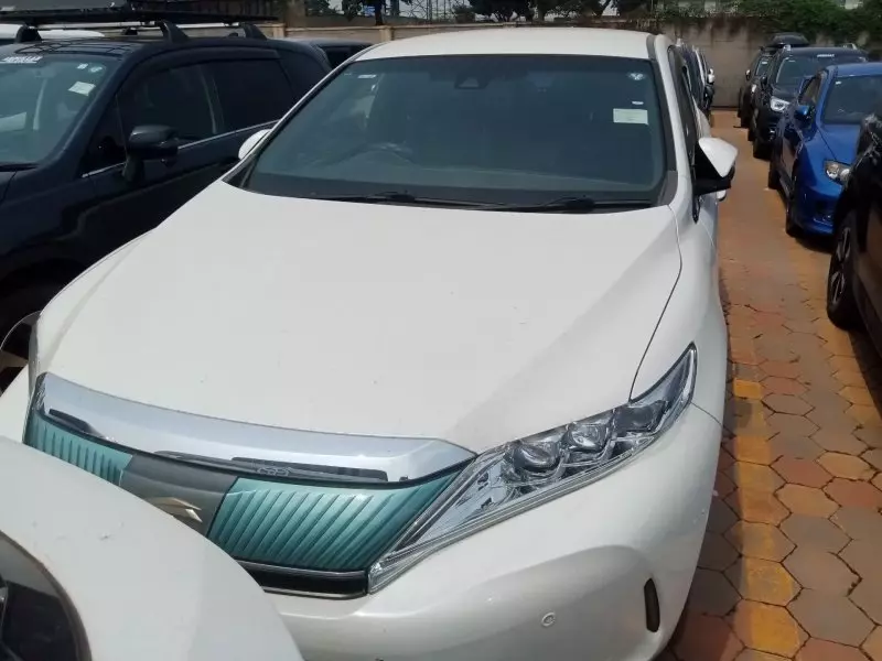 Toyota Harrier   - 2017