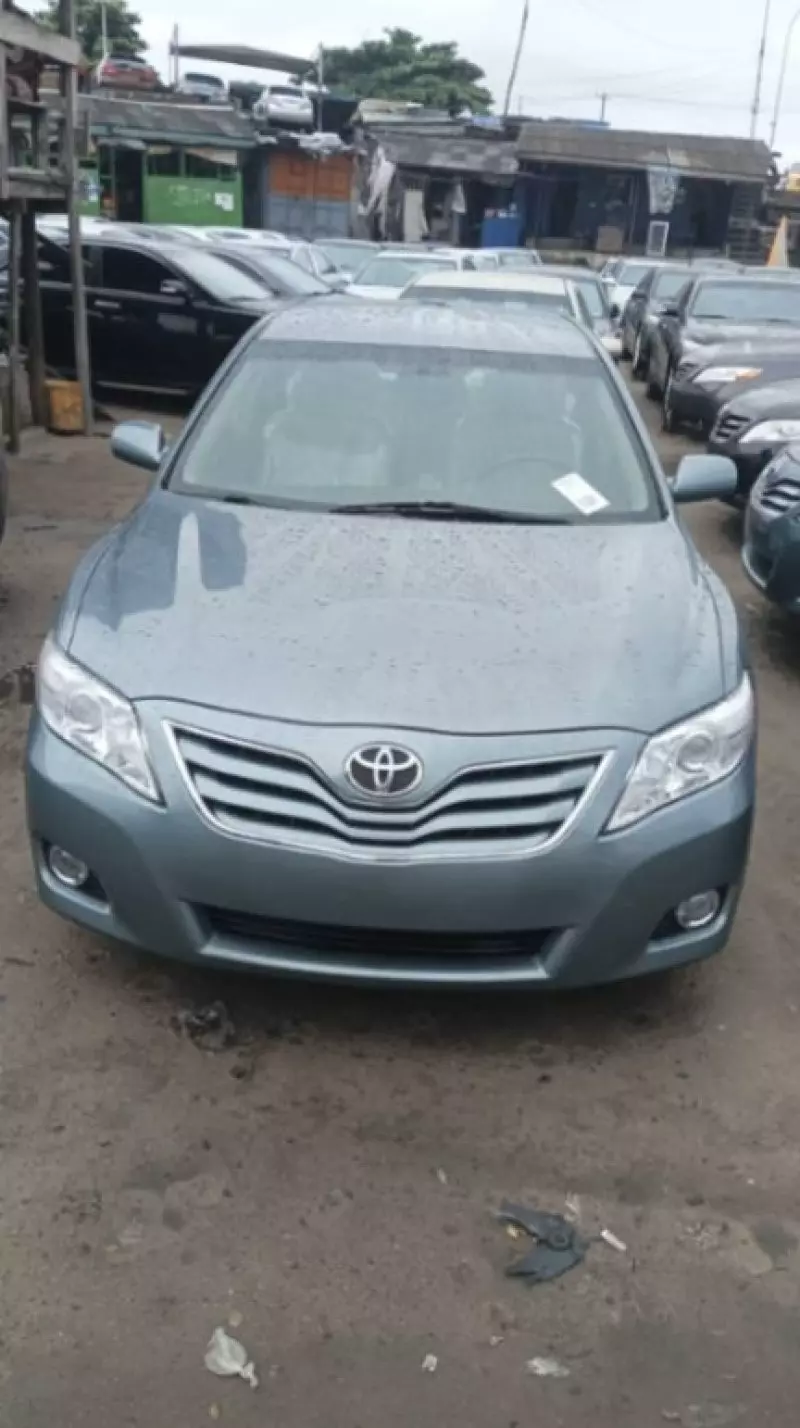 Toyota Camry   - 2010
