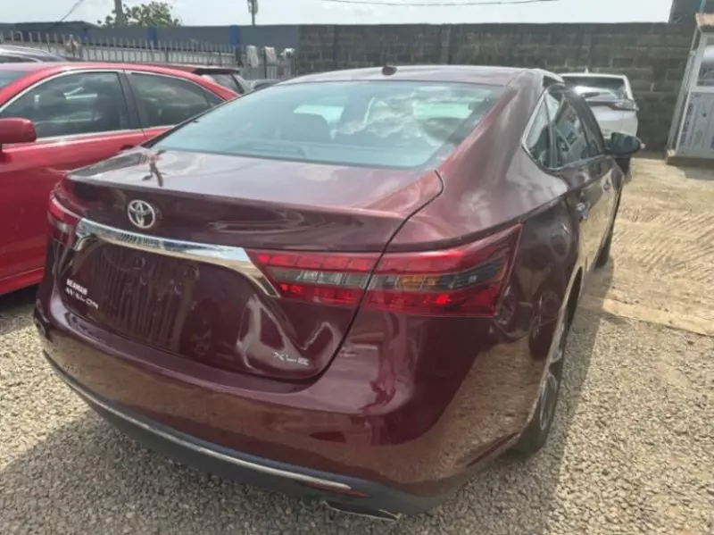 Toyota Avalon   - 2016