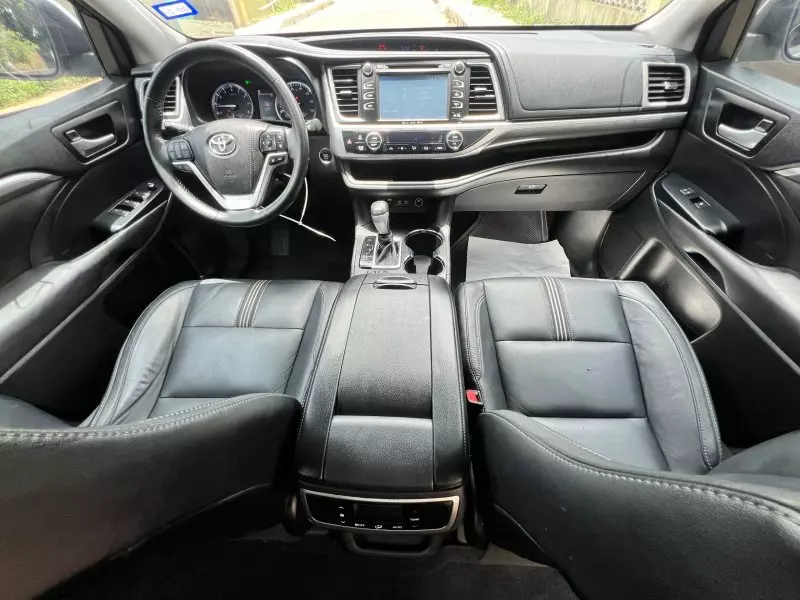 Toyota Highlander   - 2017