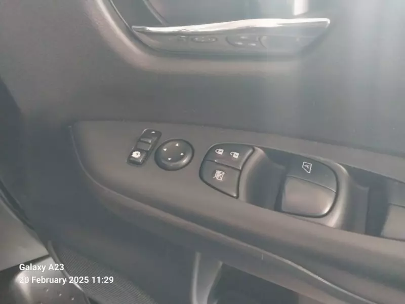 Nissan Serena Hybrid    - 2017