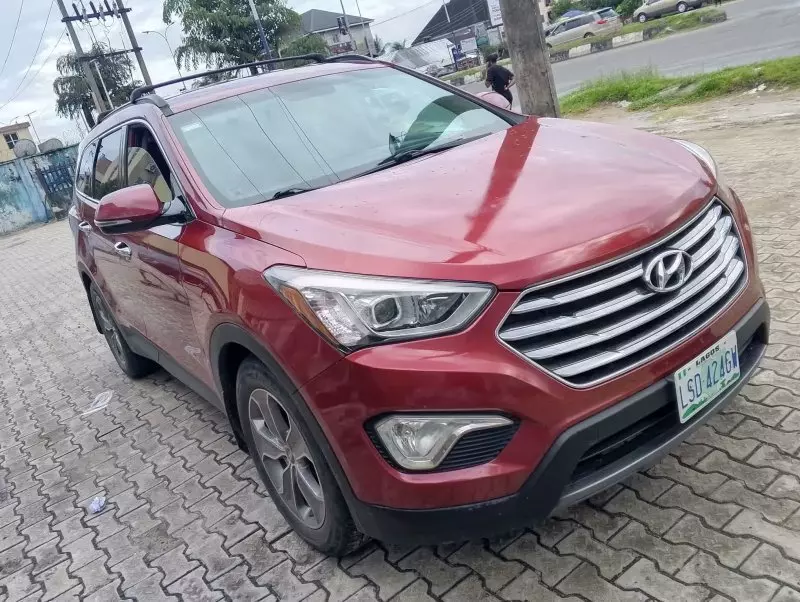 Hyundai Santa Fe   - 2014