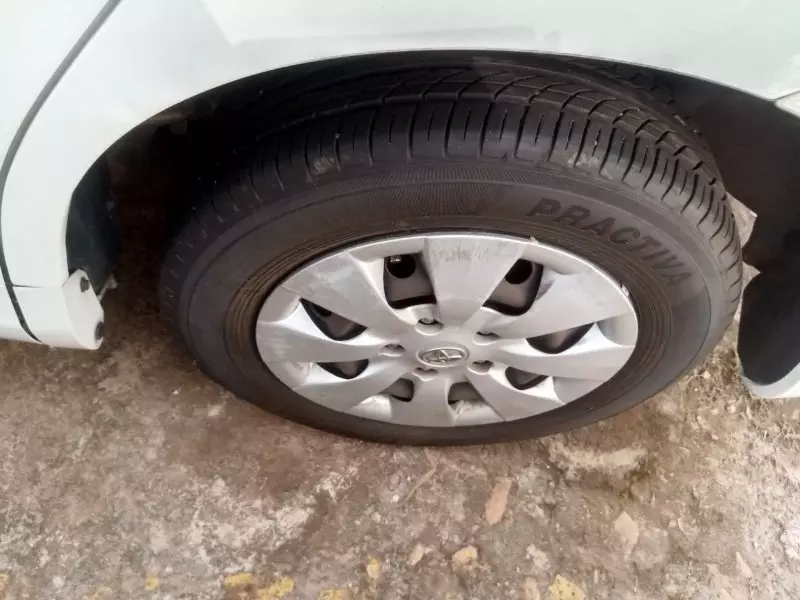 Toyota Noah   - 2011