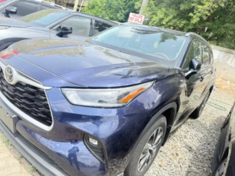 Toyota Highlander   - 2020