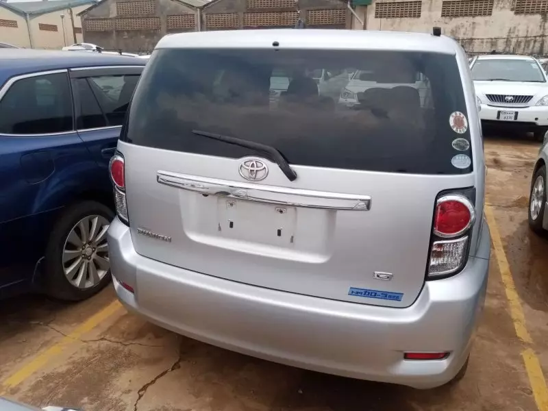 Toyota Rumion   - 2011
