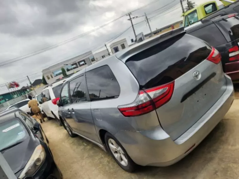 Toyota Sienna   - 2019