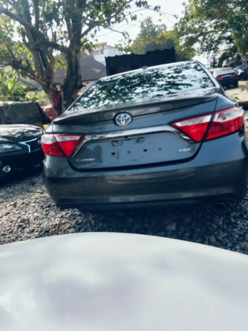 Toyota Camry - 2016