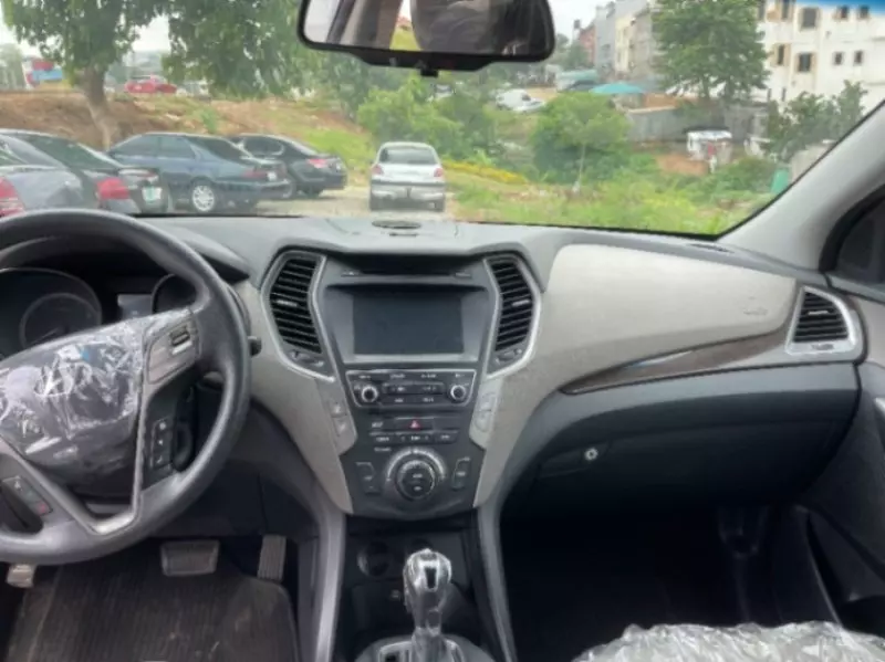 Hyundai Santa Fe   - 2017