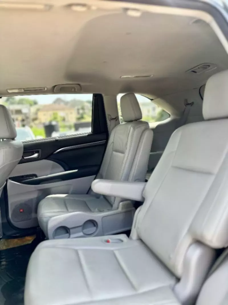 Toyota Highlander   - 2014