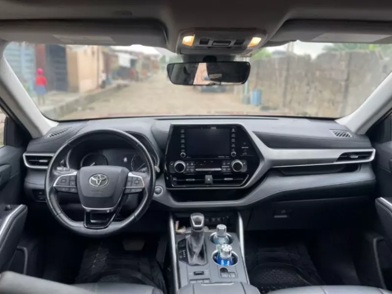 Toyota Grand Highlander   - 2021