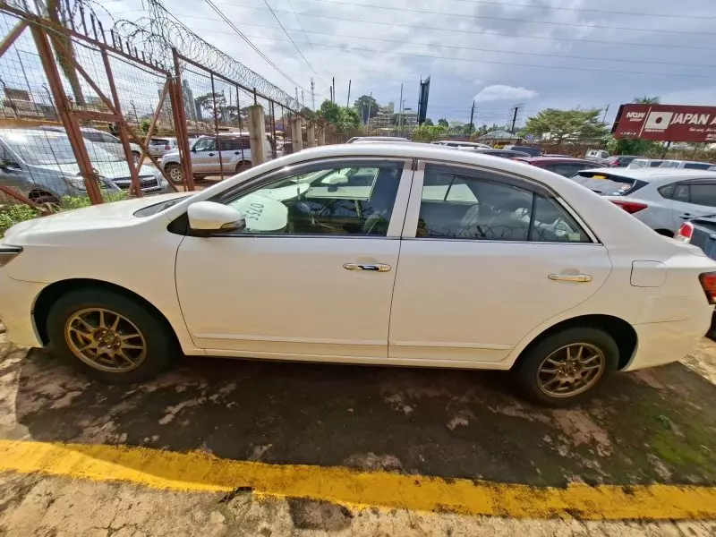 Toyota Premio    - 2016