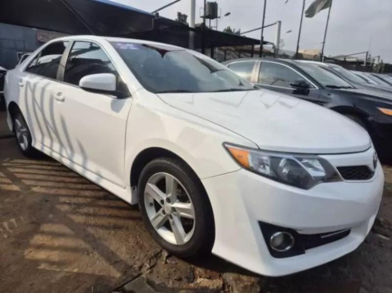 Toyota Camry   - 2014
