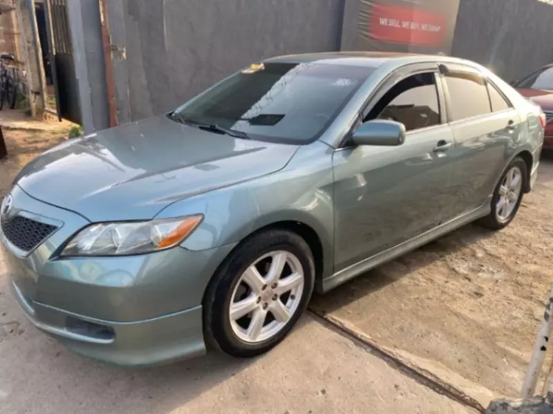 Toyota Camry   - 2008