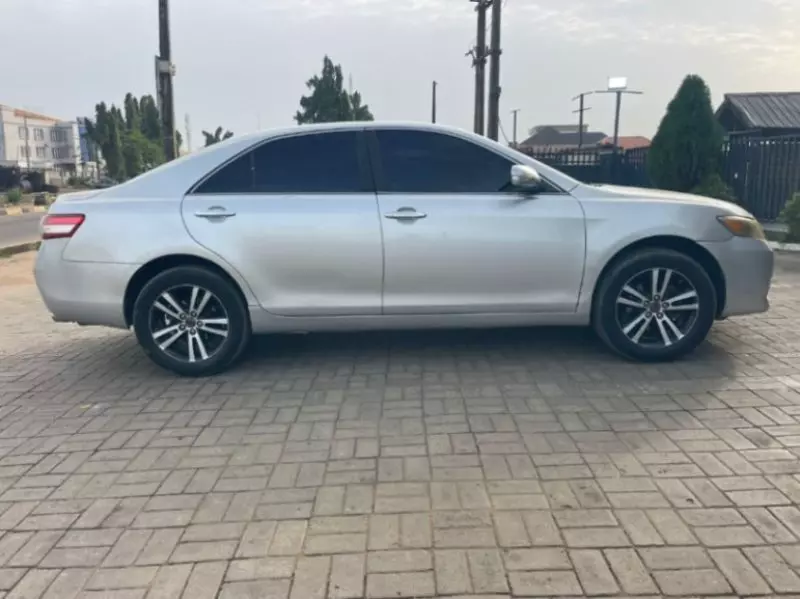 Toyota Camry   - 2011