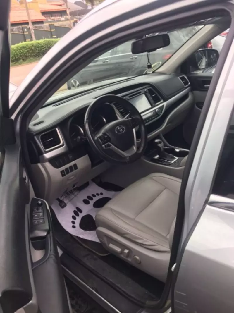Toyota Highlander   - 2015