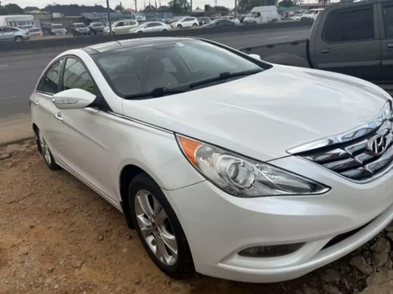 Hyundai Sonata   - 2013