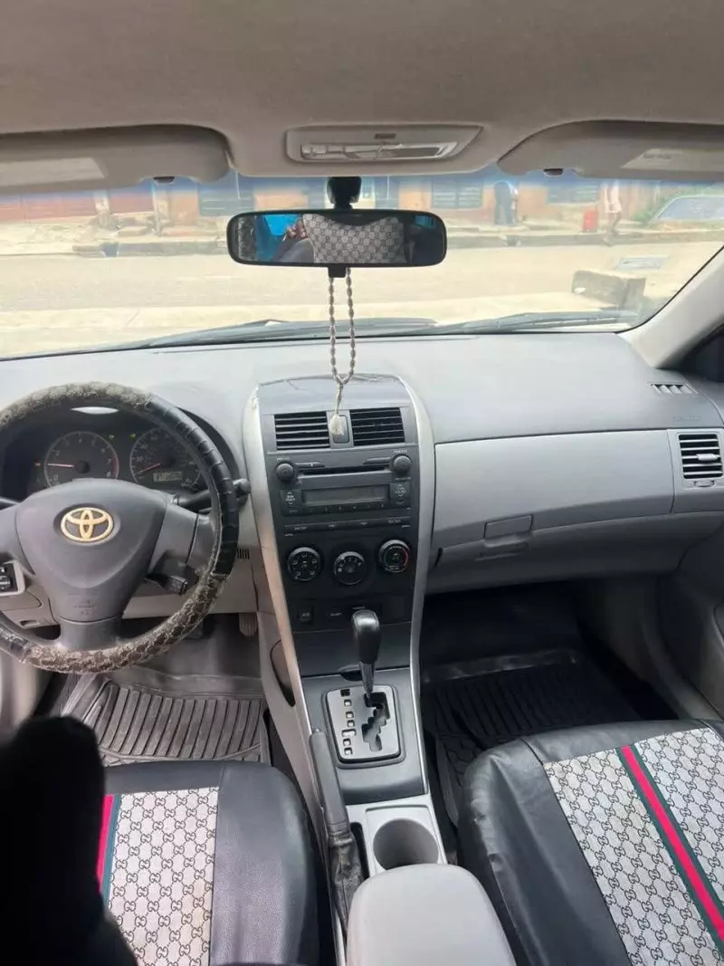 Toyota Corolla   - 2009