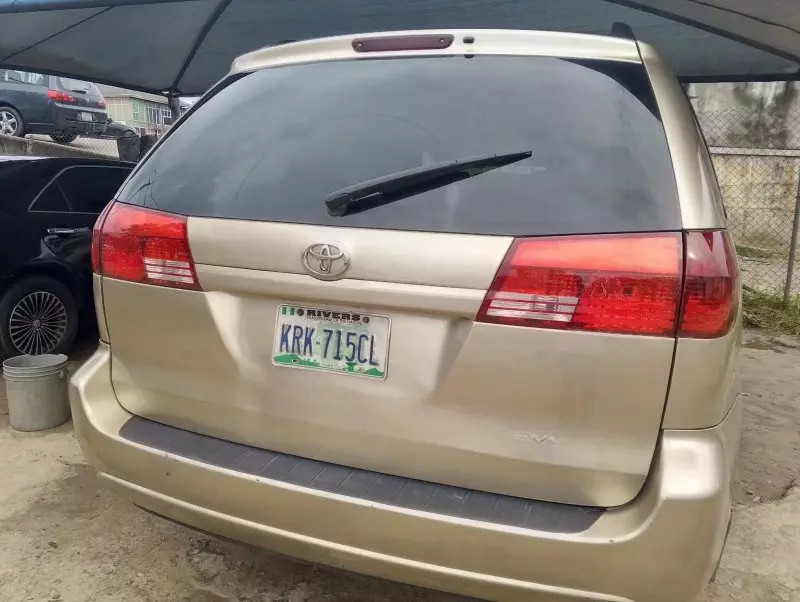 Toyota Sienna   - 2004
