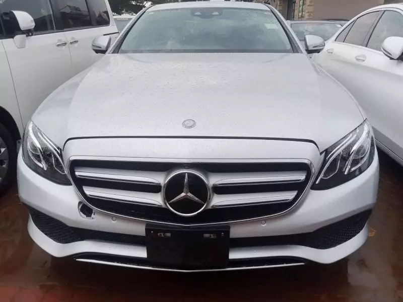 Mercedes-Benz E 200 - 2016