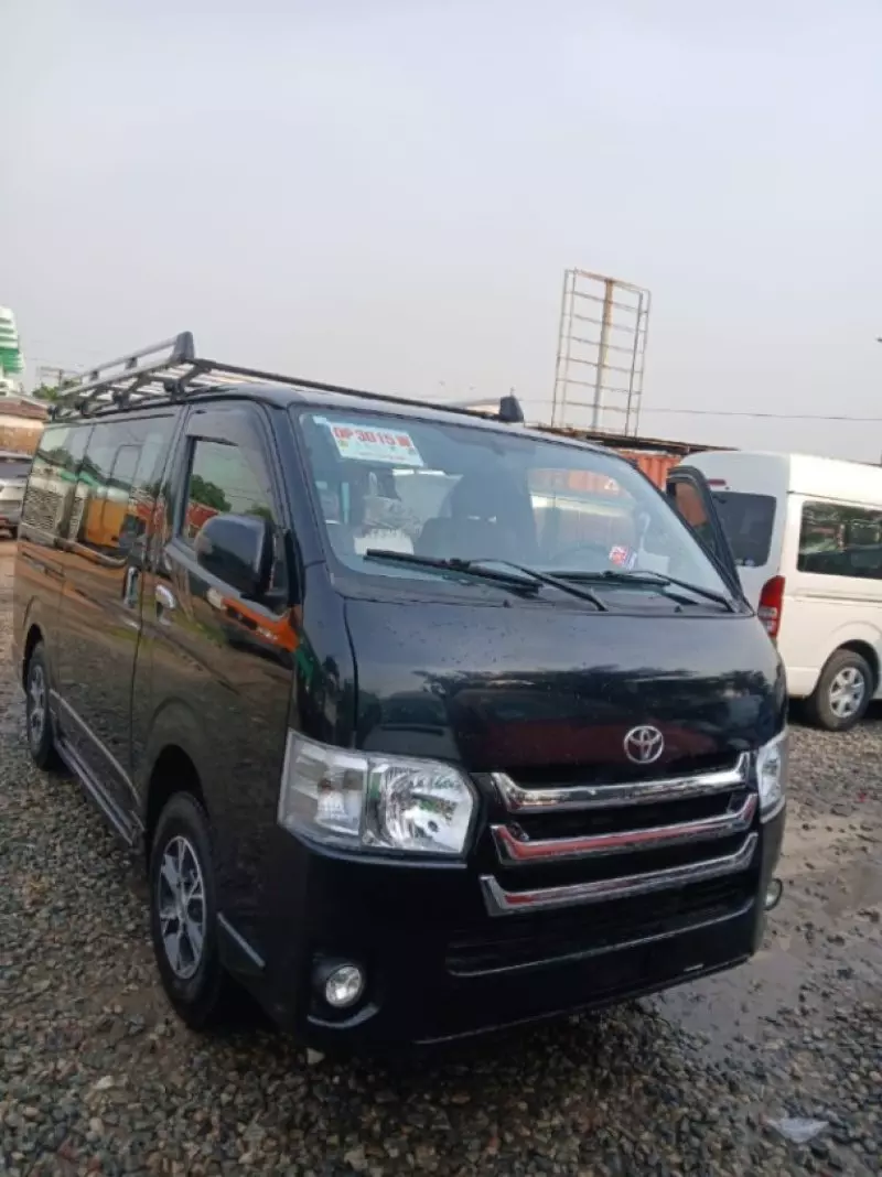 Toyota Hiace   - 2017
