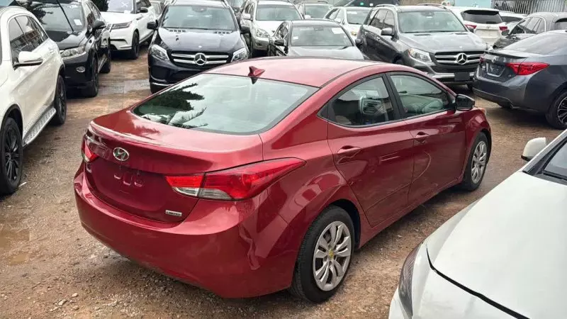 Hyundai Elantra   - 2013