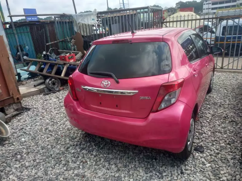 Toyota Vitz   - 2012
