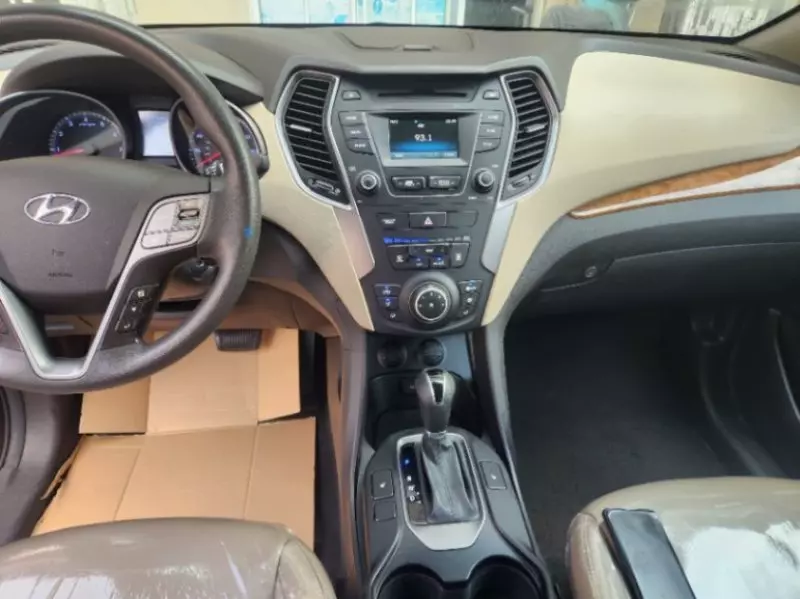 Hyundai Santa Fe   - 2016