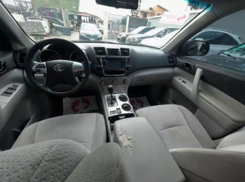 Toyota Highlander   - 2013