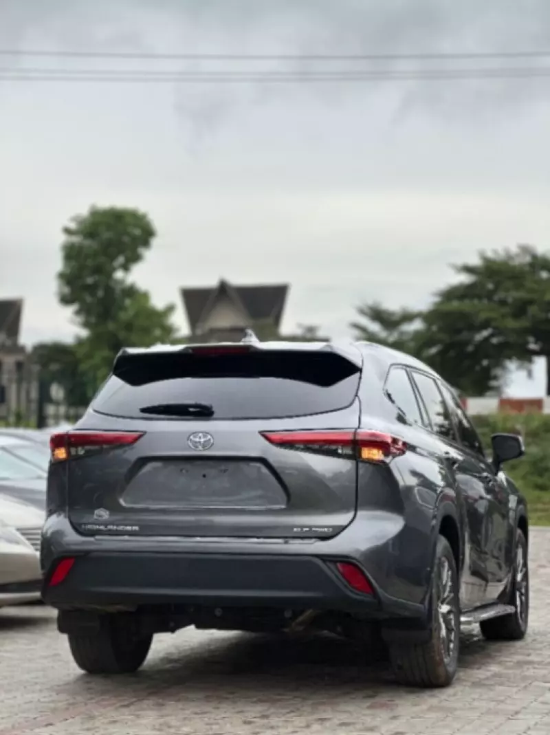 Toyota Highlander   - 2021