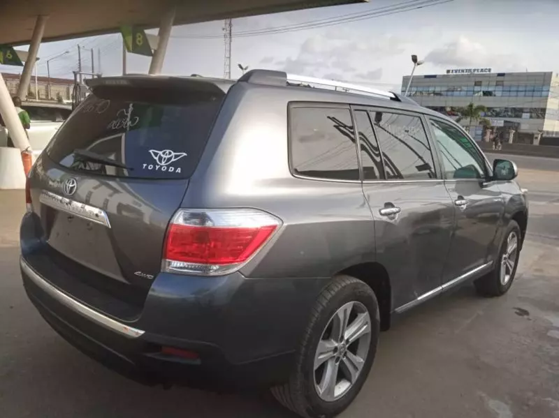 Toyota Highlander   - 2013