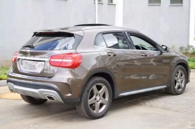 Mercedes-Benz 220   - 2014