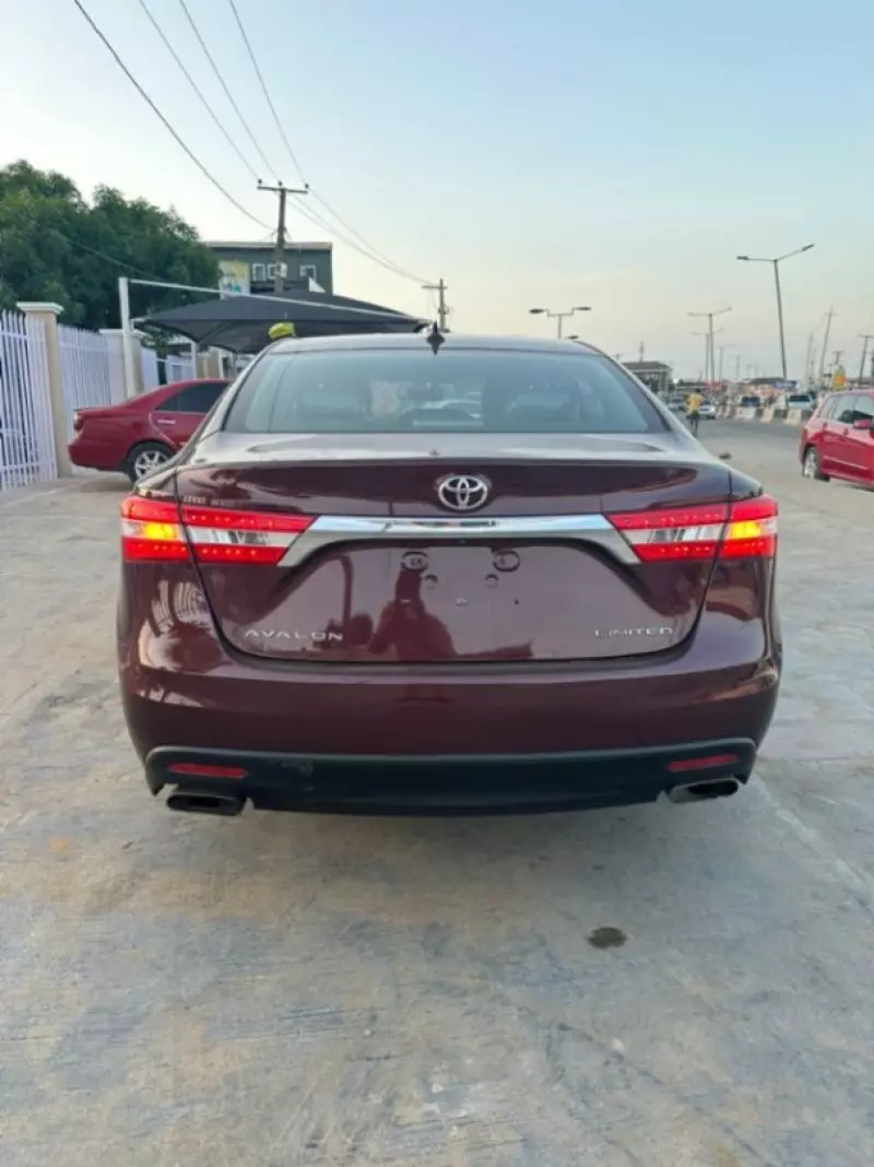 Toyota Avalon   - 2014